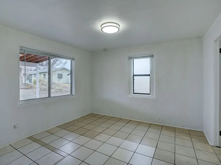 925 Ruth St — Photo 5