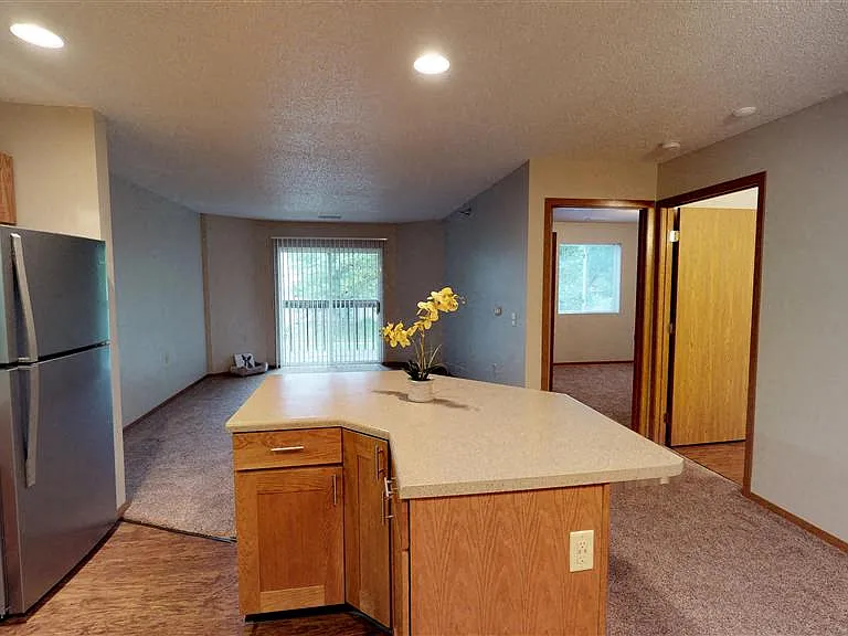 Oxbow Park Apartments — Photo 24