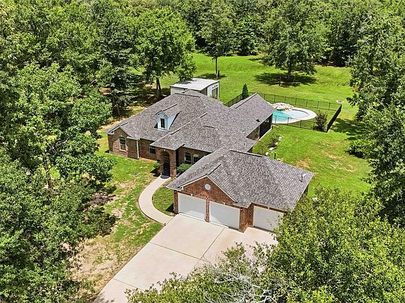 4th image of 866 Big Buck Dr
