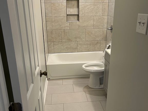 3rd image of 4905 Verne Rd