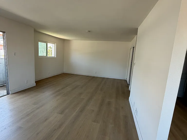 15540 Rayen St #6 — Photo 5