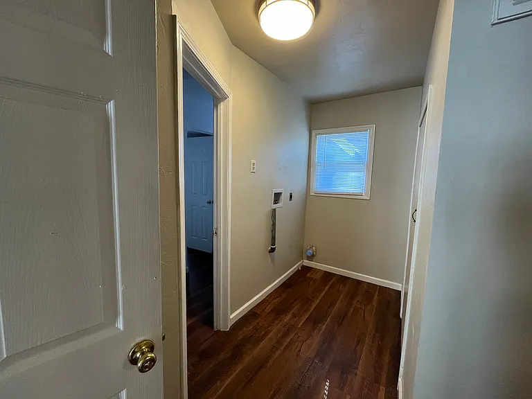 Walk- in laundry room