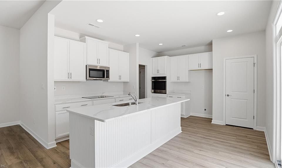 1st image of 1501 Regal Rd #D