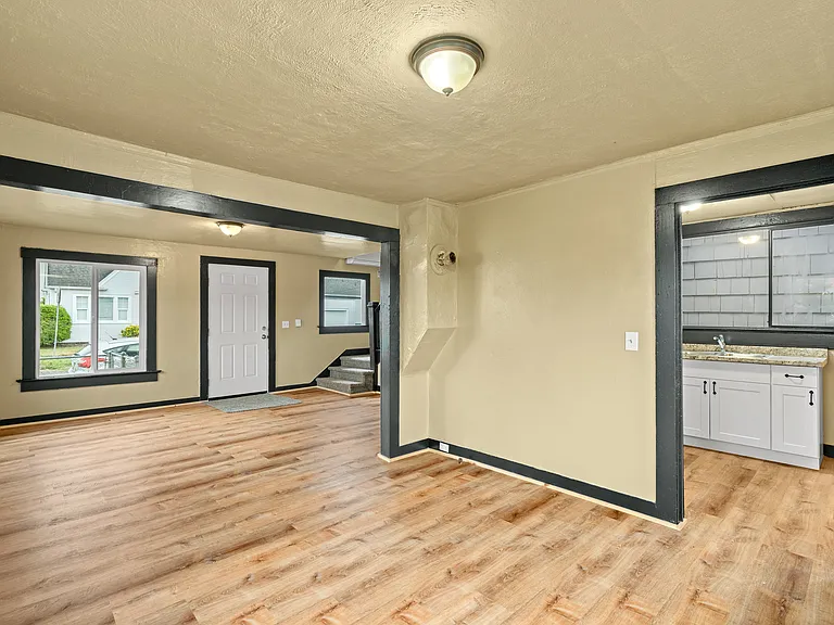 121 N D St — Photo 6