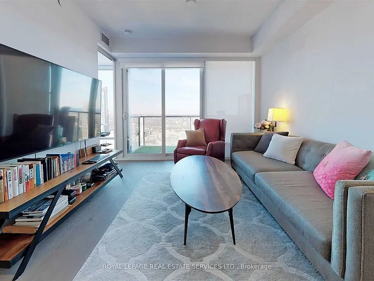 488 University Ave #2703 — Photo 31