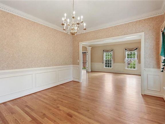 4th image of 305 Carlisle Park Dr