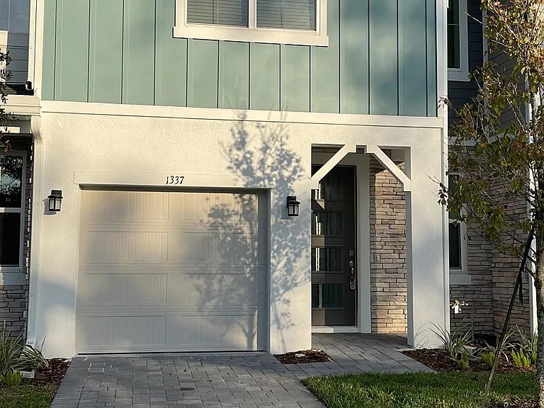 1337 Captiva Cv #8 — Photo 3