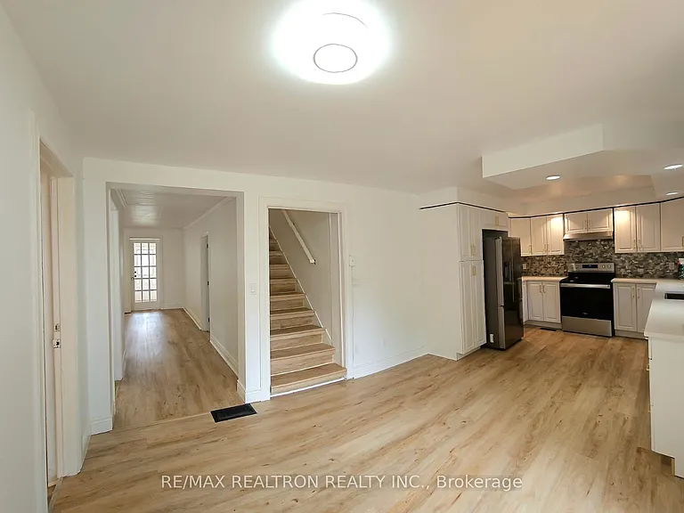 23 Ella St S — Photo 7