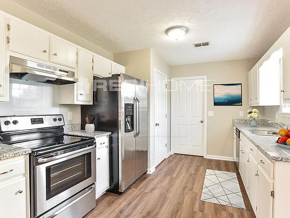 3rd image of 2921 Windemere Dr