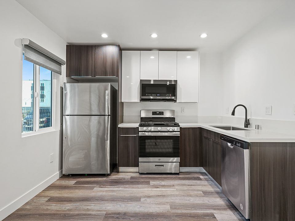 1st image of 1352 W 36th Pl #1