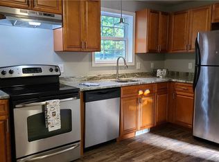 15 Fawn Dr, Wood River Junction, RI 02894