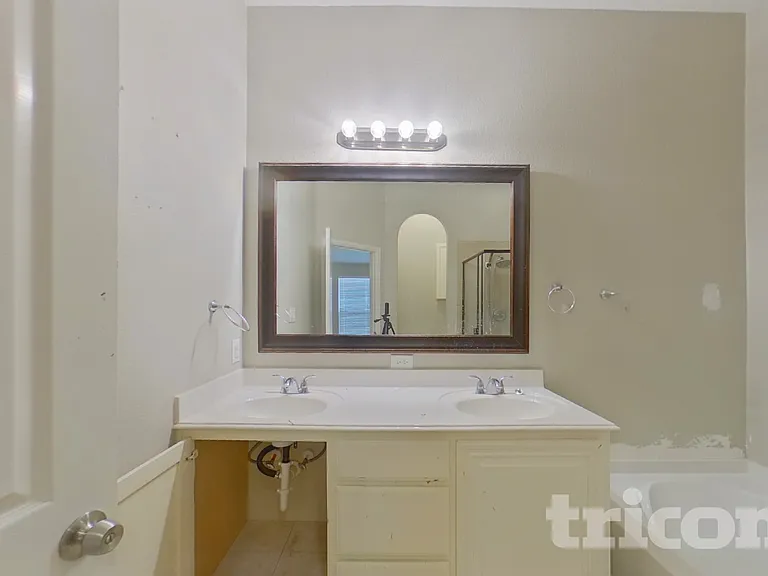 1301 Hearthstone Dr — Photo 6