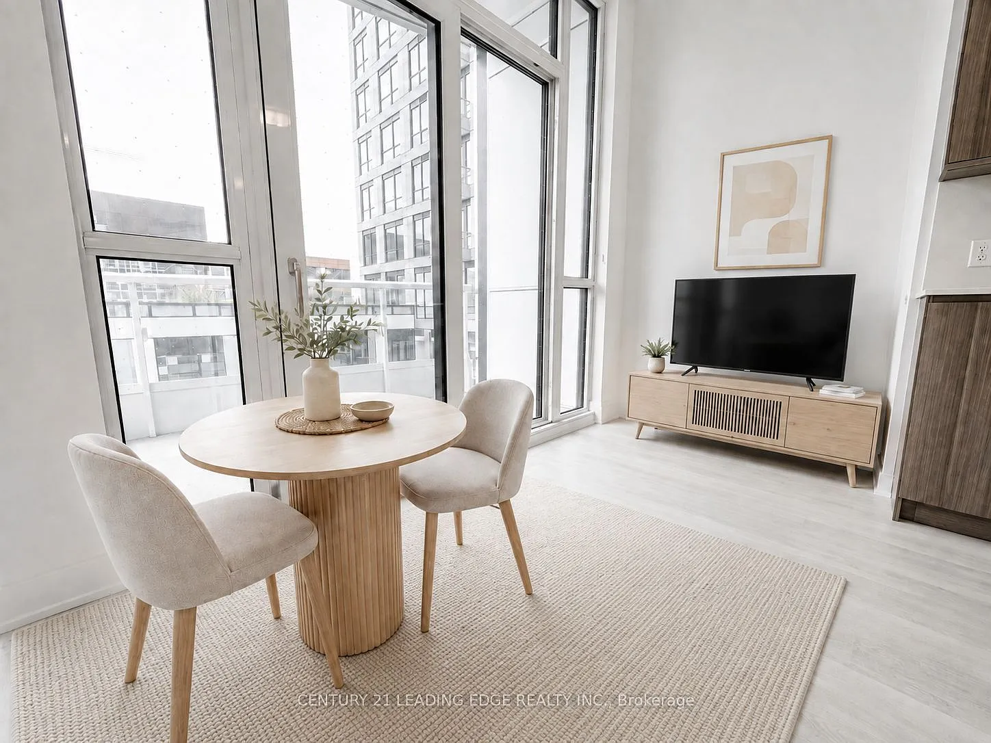 Studio, $2,000 — Photo 2