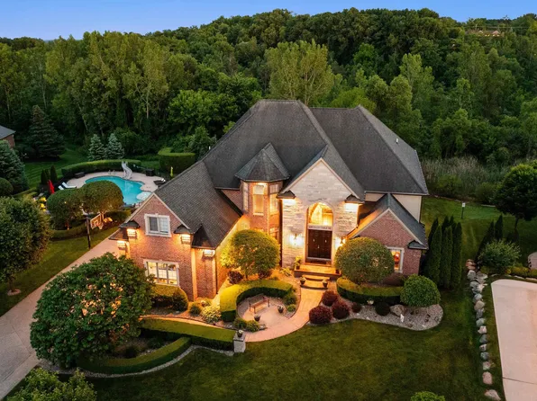 6600 Valley Forge Dr, Washington, MI 48094