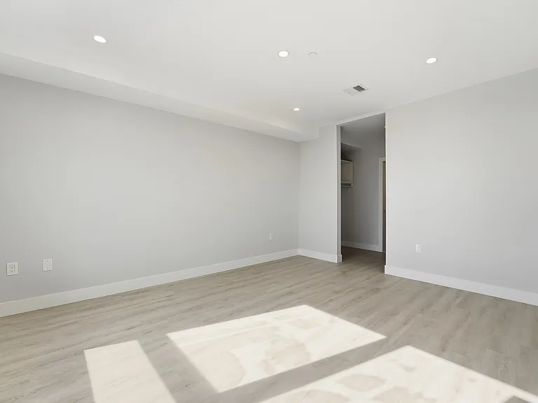 Skylar Lofts JC — Photo 26
