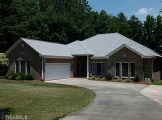 3620 Huntingridge Dr, High Point, NC 27265