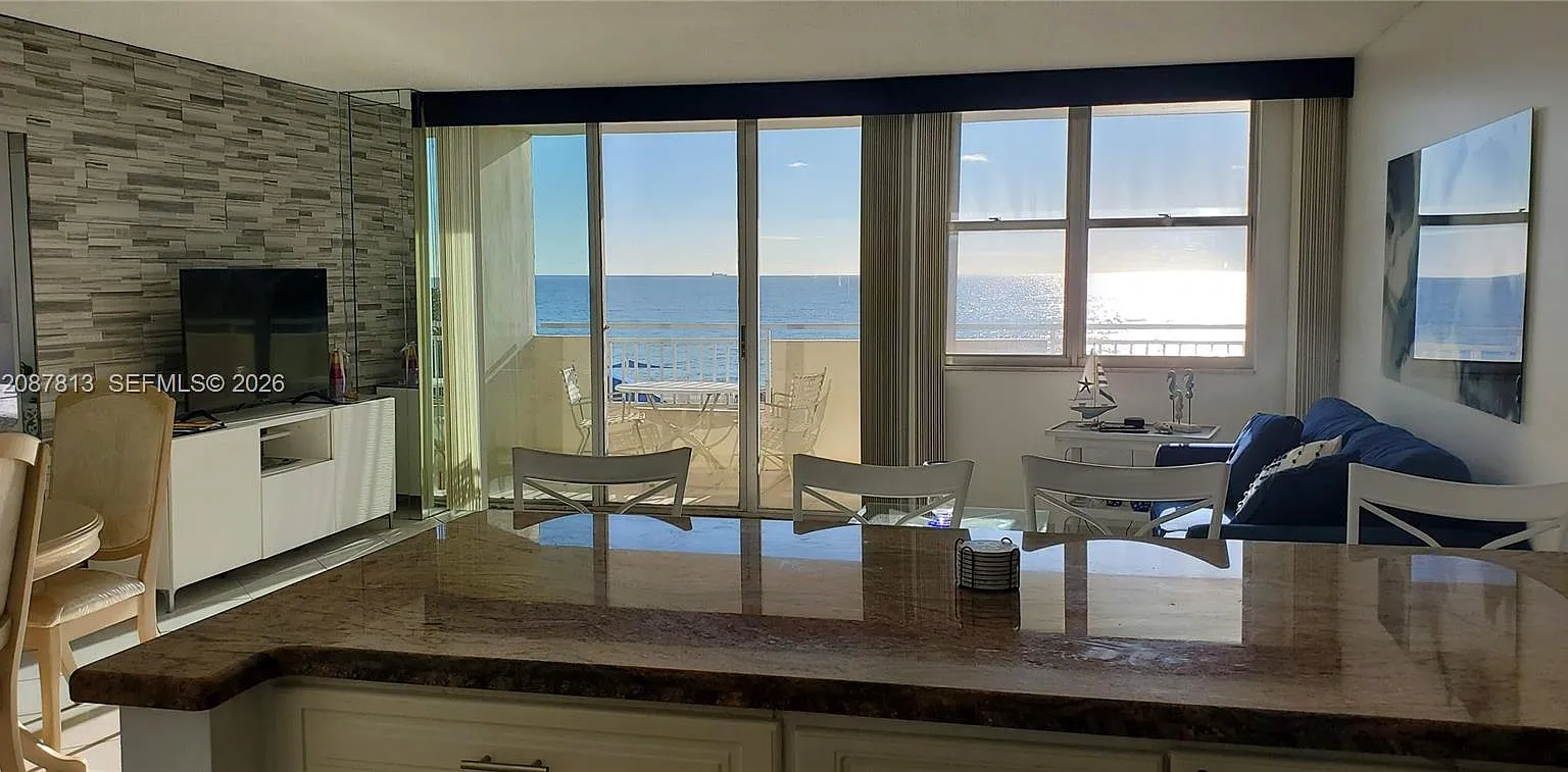 1 bed, 832 sqft, $2,800 — Photo 1