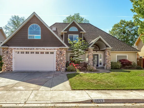 1653 Kentucky Ct, Central Pt, OR 97502