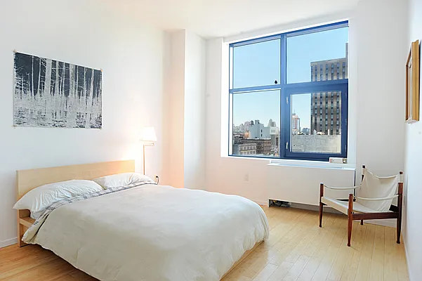 Sold by R New York | media 14