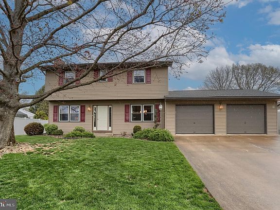 3rd image of 1142 Park Dr