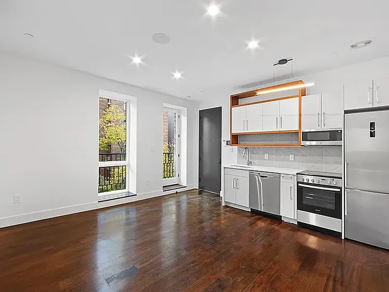 214 E 35th St #3A — Photo 3