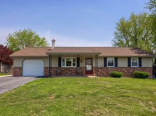 17 S Hollander Rd, Gordonville, PA 17529