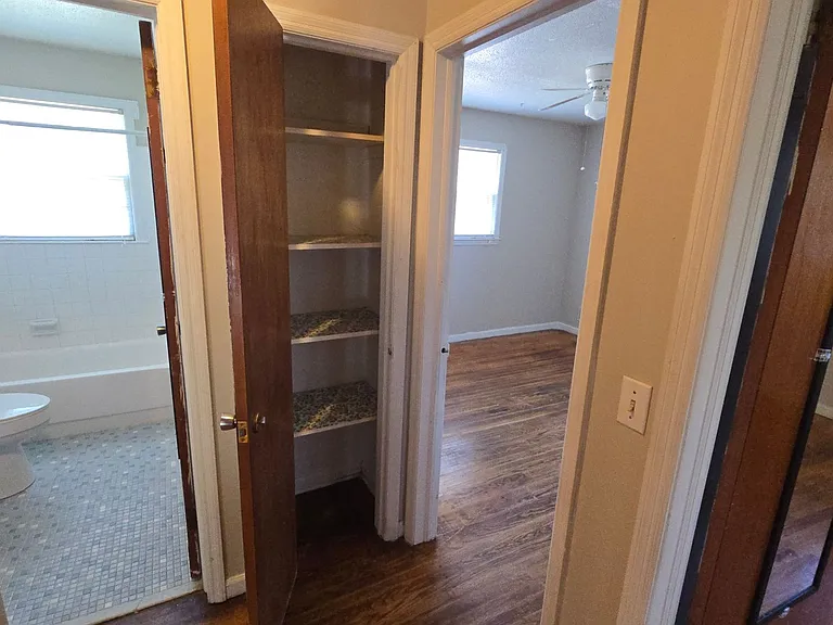 2233 Windsor Dr — Photo 17
