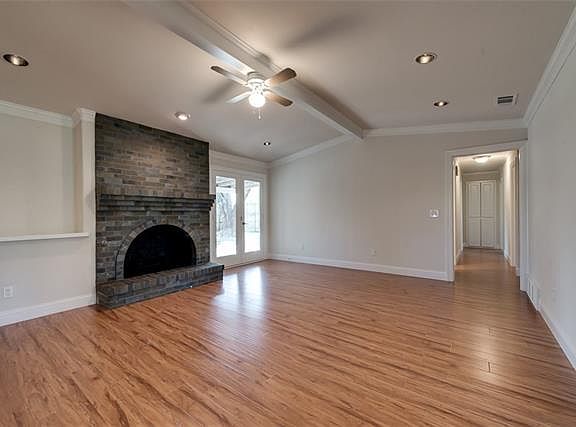 3rd image of 405 Cambridge Dr