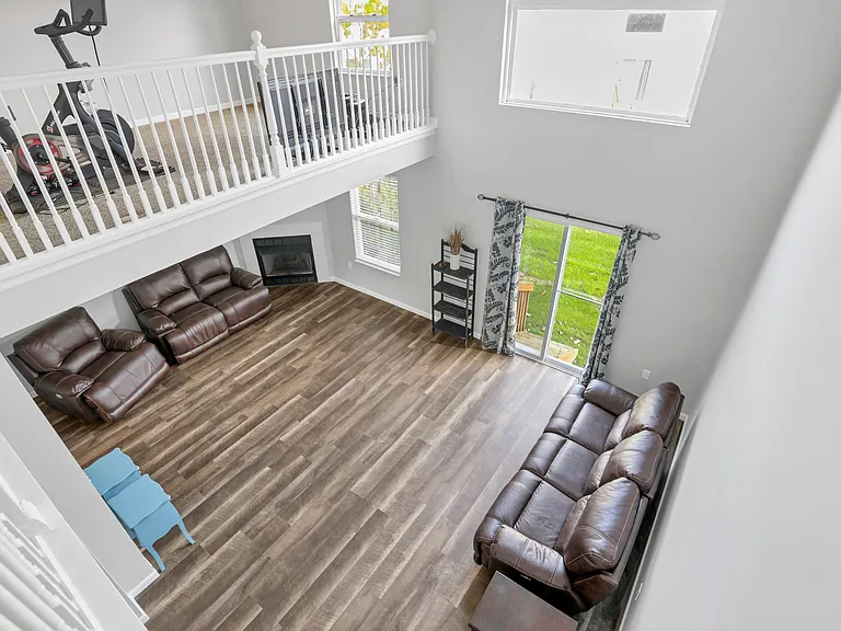 920 Sara Ct #920 — Photo 26