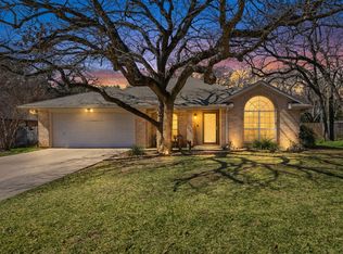 945 Lake Ridge Dr, Azle, TX 76020