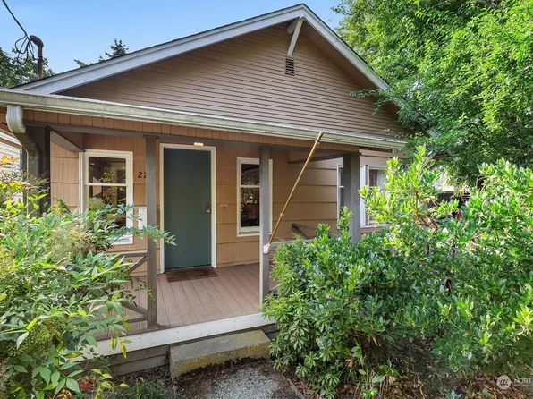 227 31st Avenue E, Seattle, WA 98112