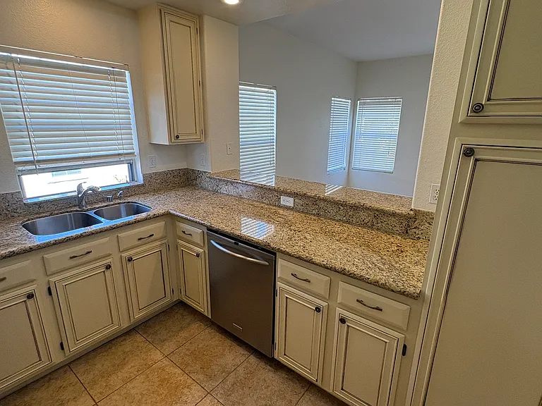 1028 S Rossano Way — Photo 5