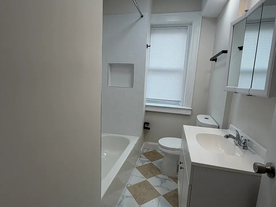 293 Norton St #C7