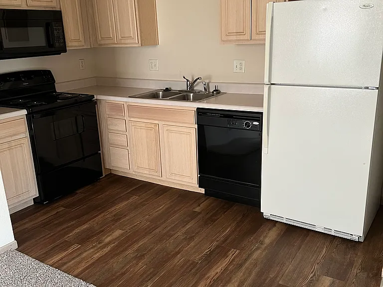 3251 SW Iron Creek Dr — Photo 3