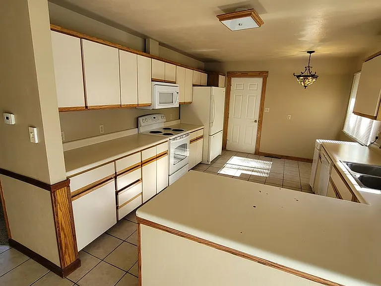3917 Applewood Dr — Photo 9
