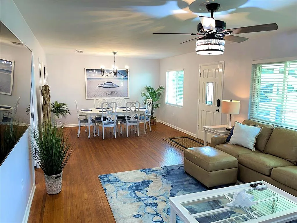 3 bed, 2.0 bath, 1682 sqft, $3,800 — Photo 2