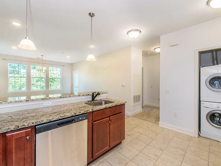 4211 Ramapo Ct — Photo 6