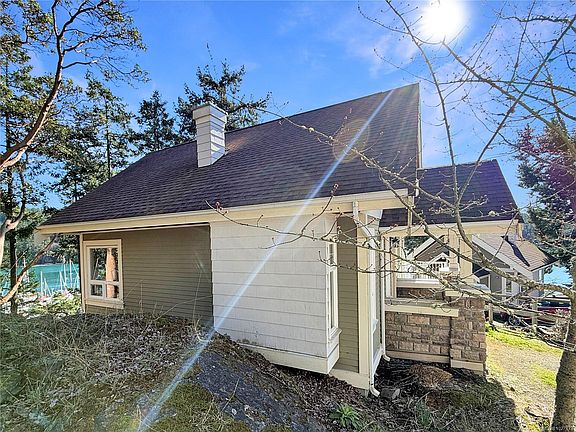 2nd image of 2315 Mackinnon Rd #14C