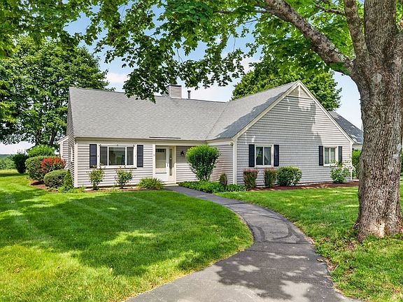 2nd image of 13 Northfield Ln #13