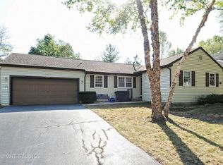 1910 Stanford Dr, Naperville, IL 60565