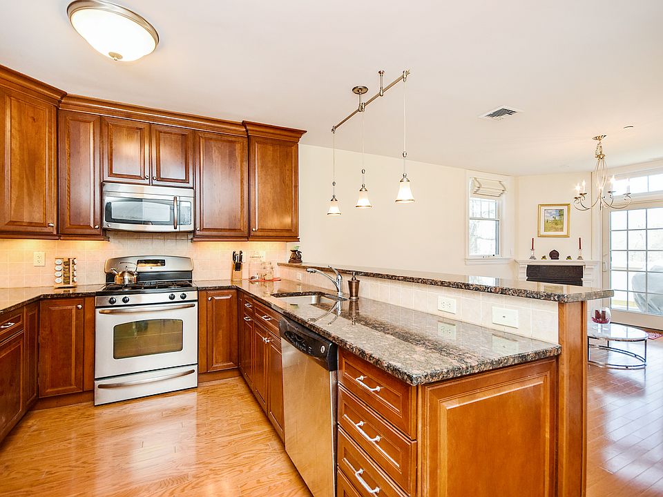 1st image of 100 Sheldrake Pl Unit 7