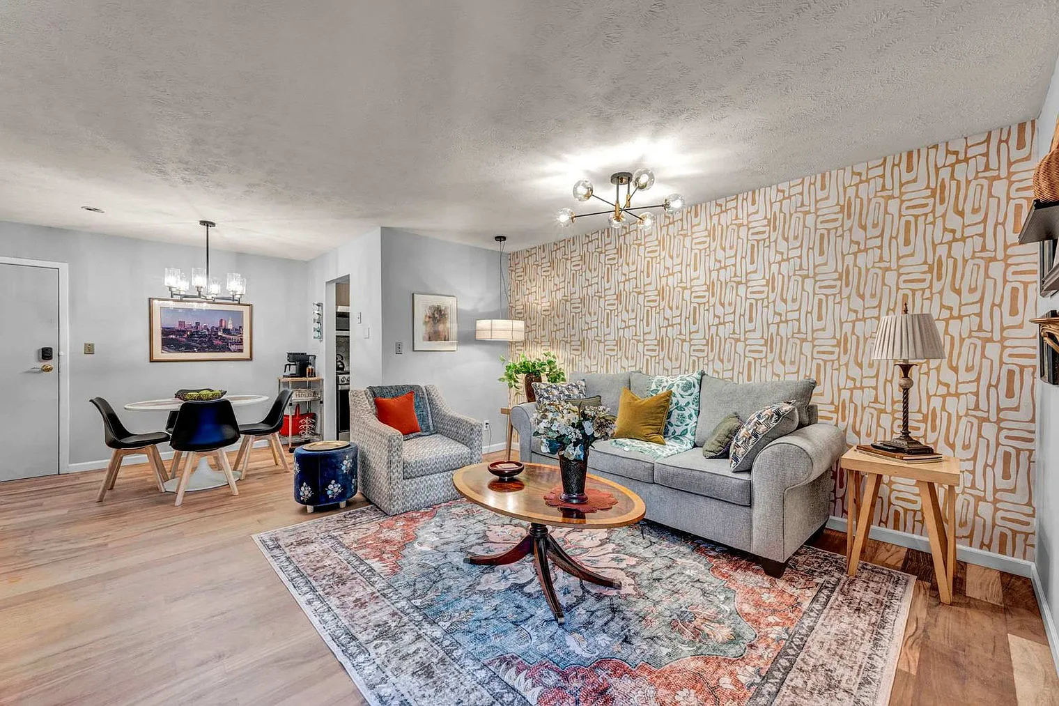 1 bed, 1.0 bath, 602 sqft, $2,212 — Photo 2