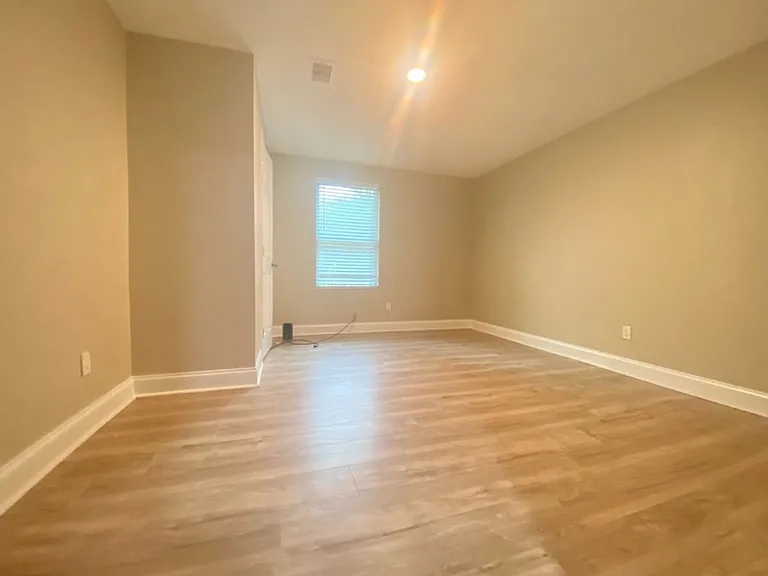 1528 Wellworth Ave — Photo 9