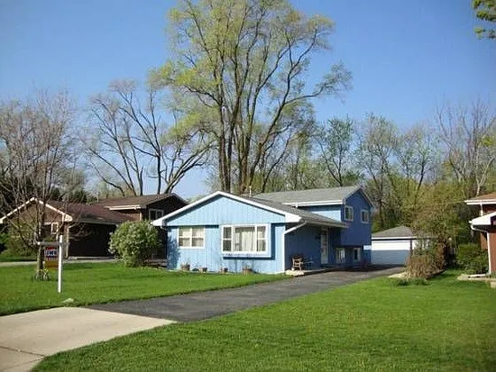 1S156 Michigan Ave photo 1