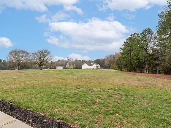 5th image of 164 McCullough Rd