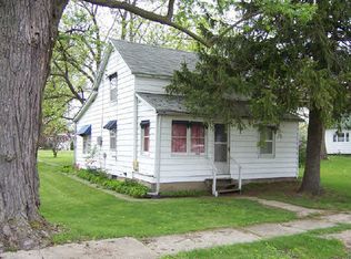 106 N Locust Ave, Forreston, IL 61030