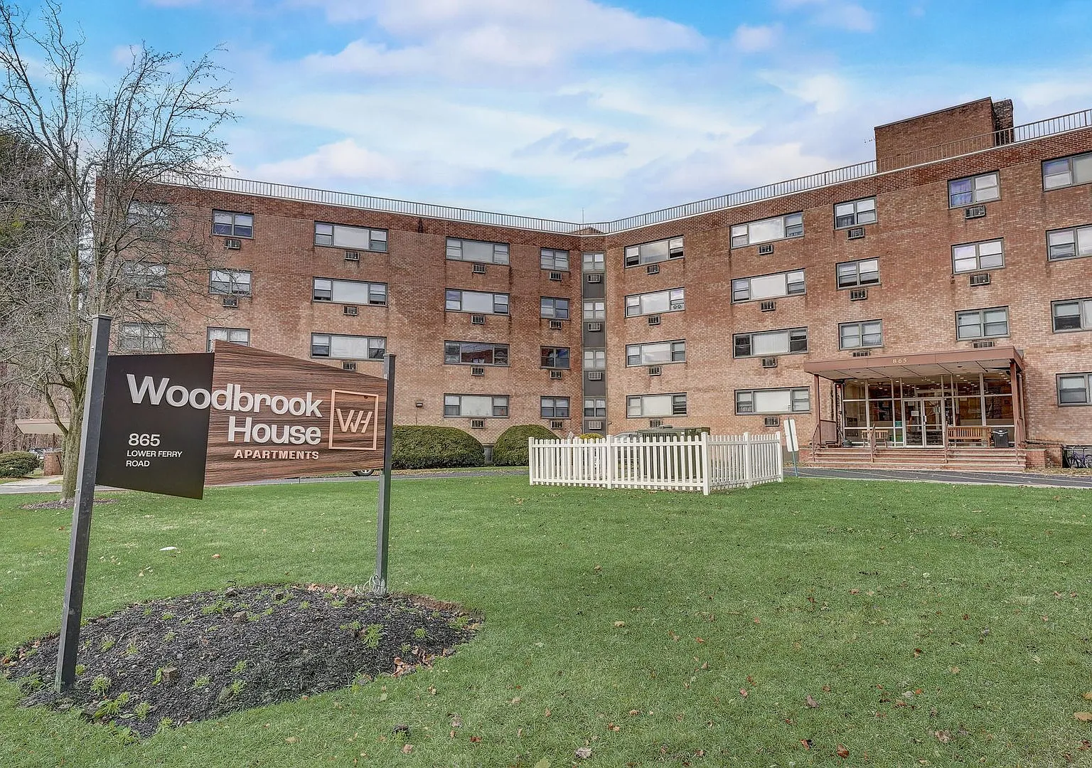 Woodbrook House Apartments — Photo 2