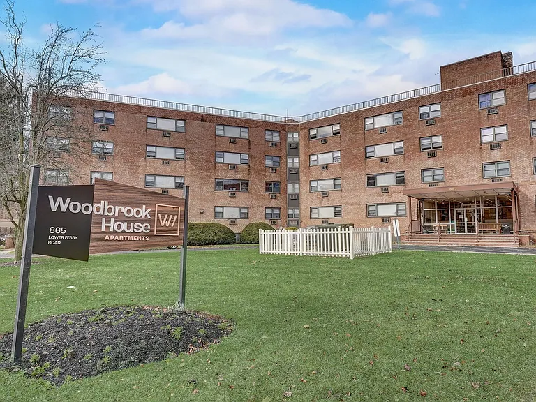 Woodbrook House Apartments — Photo 2