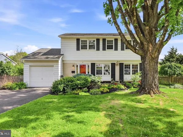 18 Glenn Cir, Erdenheim, PA 19038