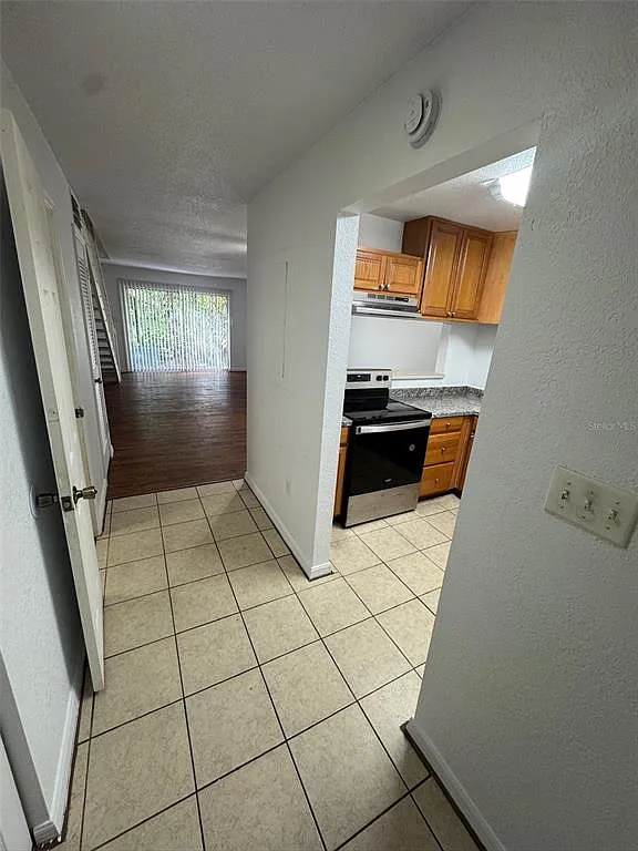 2 bed, 1.5 bath, 1200 sqft, $1,289 — Photo 3